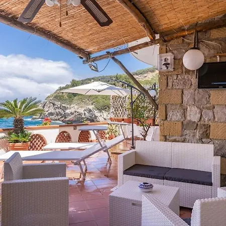 Casa Giorgio, Relais Con Ampia Terrazza Privata Sul Mare Apartment Massa Lubrense