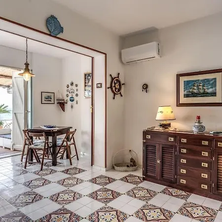 Casa Giorgio, Relais Con Ampia Terrazza Privata Sul Mare Apartment *