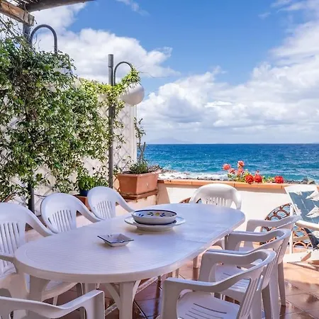 Apartment Casa Giorgio, Relais Con Ampia Terrazza Privata Sul Mare *