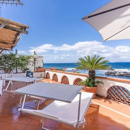 Casa Giorgio, Relais Con Ampia Terrazza Privata Sul Mare * Massa Lubrense