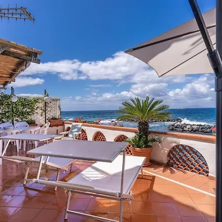 Casa Giorgio, Relais Con Ampia Terrazza Privata Sul Mare Apartment *