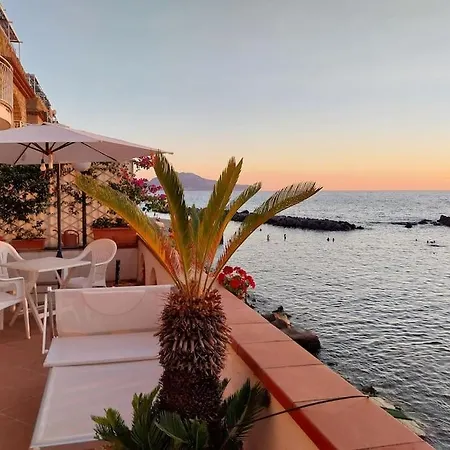 Casa Giorgio, Relais Con Ampia Terrazza Privata Sul Mare Apartment *