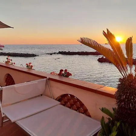 Casa Giorgio, Relais Con Ampia Terrazza Privata Sul Mare Apartment